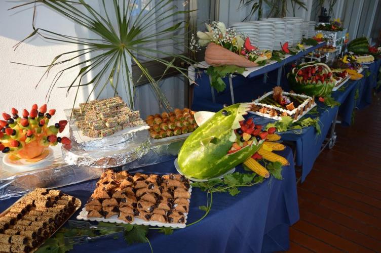La Bussola buffet dolci.jpg