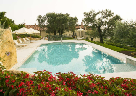 Relais Fra Lorenzo 27  - Swimming pool.png