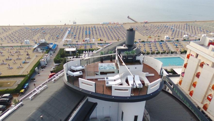 Idromassaggio e solarium panoramico