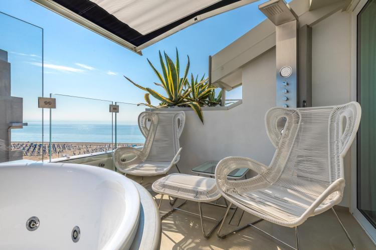 Terrazzo panoramico con vasca idro - Suites