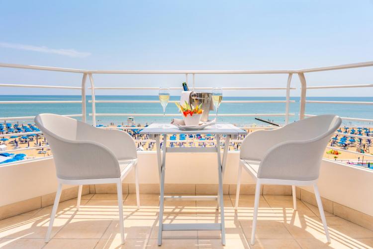 Balcone camera fronte mare