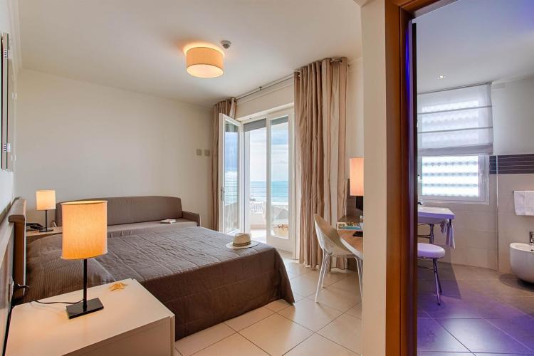 Camera Superior frontemare