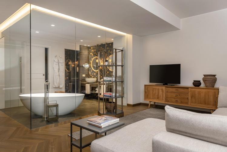 Vital Executive Suite 06