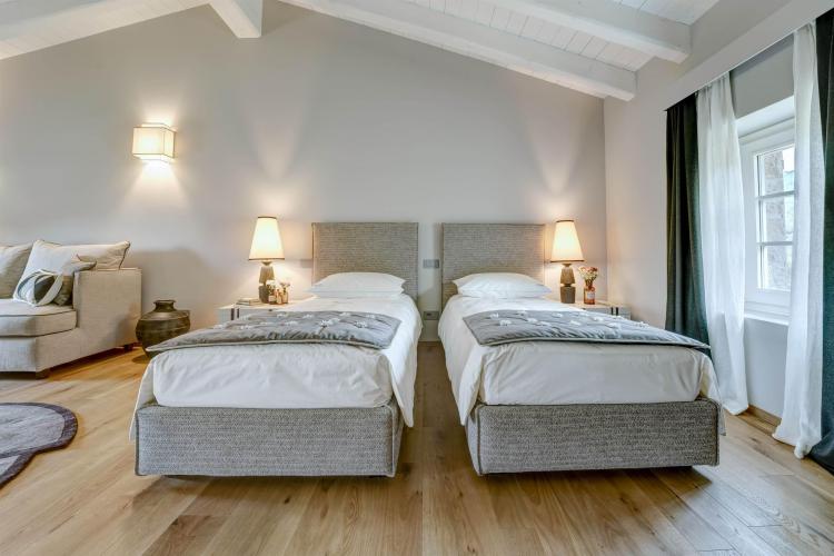 _DSC3738And17more-min