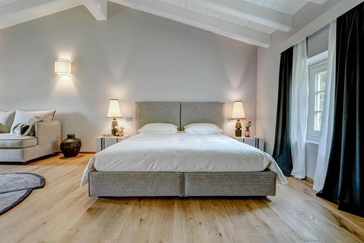 _DSC3810And17more-min