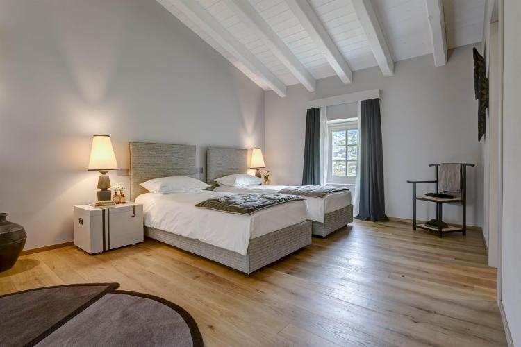 _DSC3675And17more-2-min