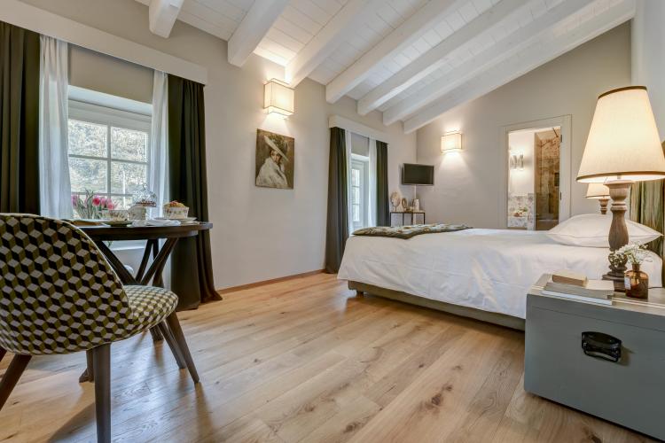 _DSC3846And17more-min