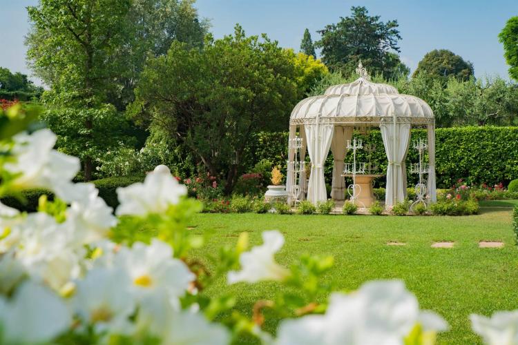 Gazebo e fiori