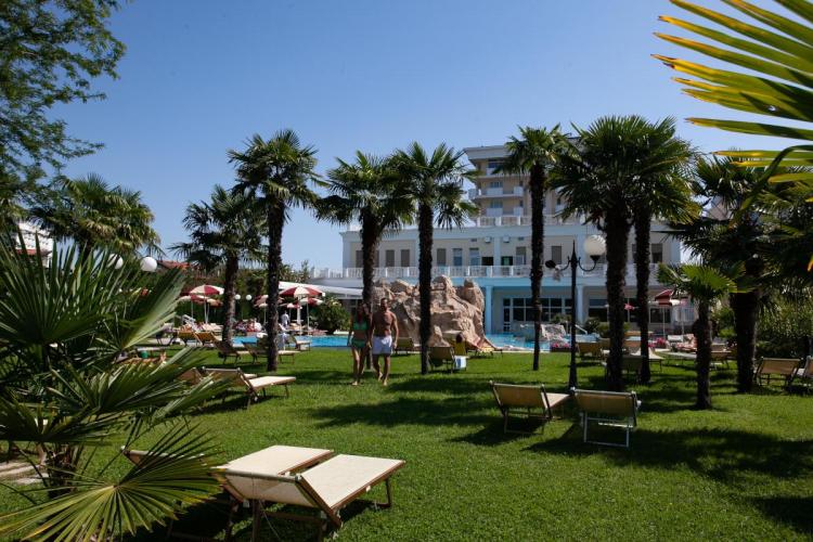 Parco Piscina - Hotel All'Alba