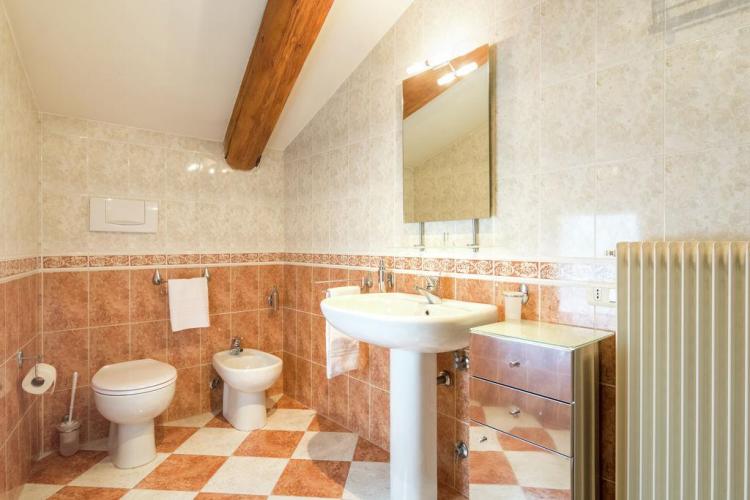 Leonardo bagno con vasca