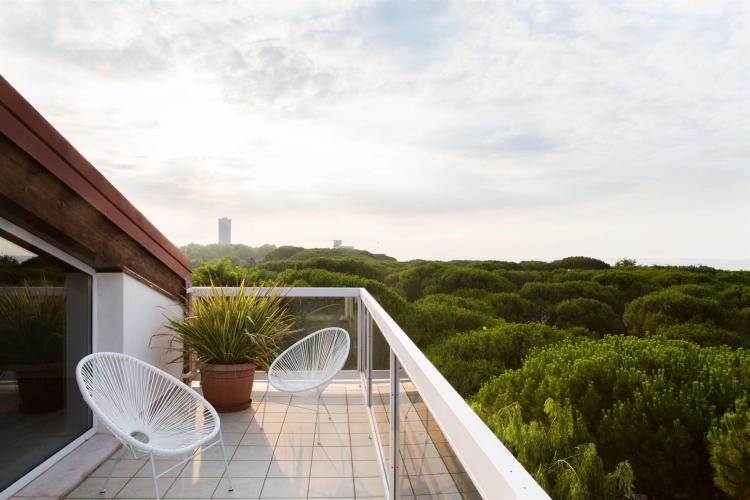 Harvey_ Attic DLX Mare _ Terrace _ Sunlight