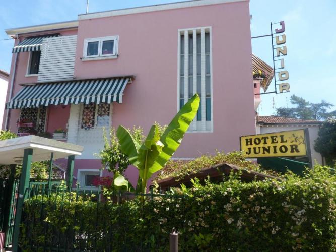 Hotel Junior
