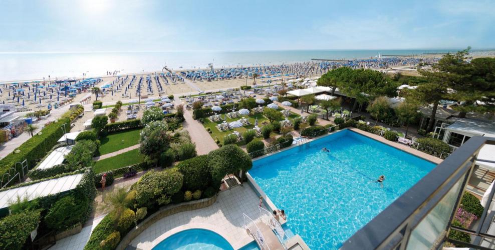 Swimming-pool and garden