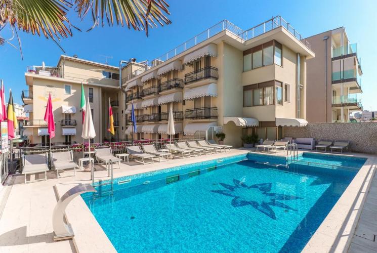 Jesulum esterno con piscina