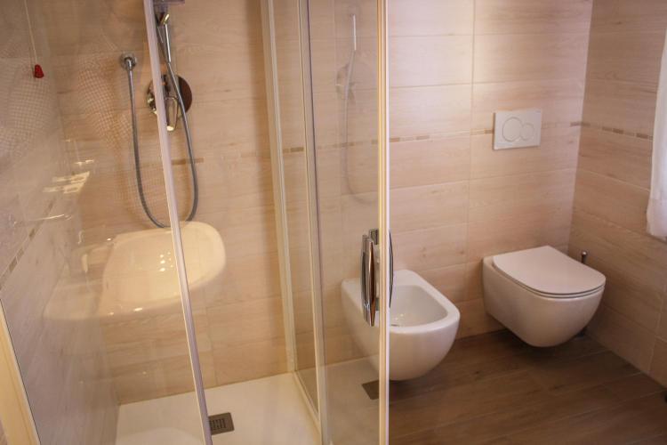 BAGNO STANZA ALBERGO