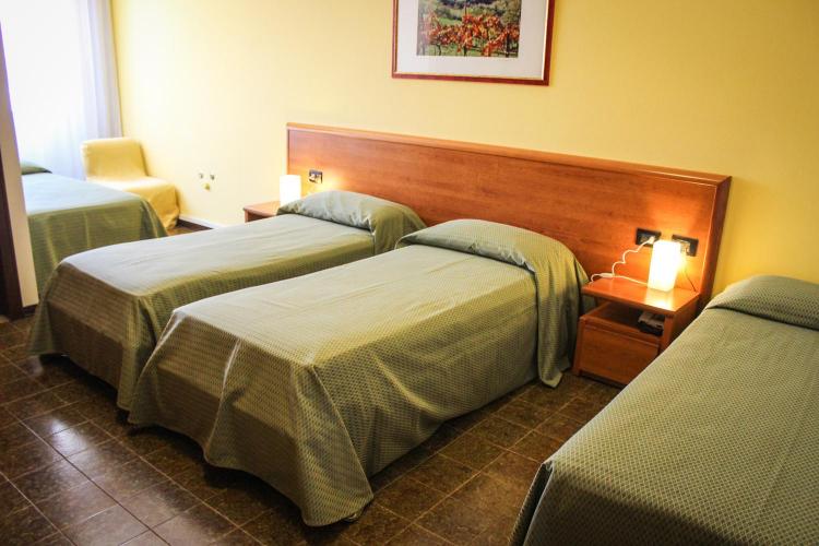 STANZA QUADRUPLA ALBERGO