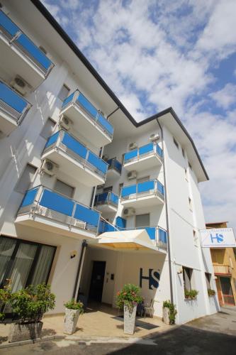 nuove_foto_esterno_hotel_Serenella_Jesolo (1)