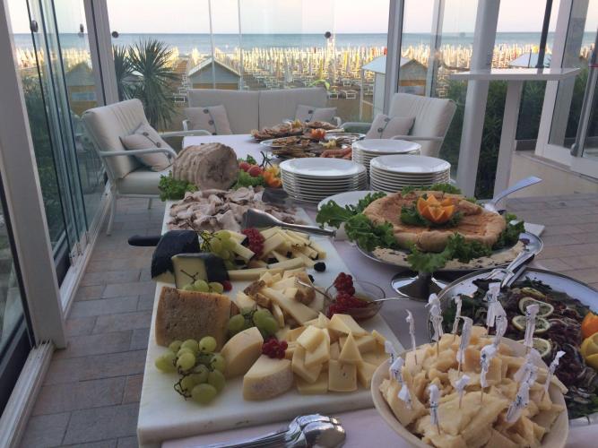Buffet fronte mare