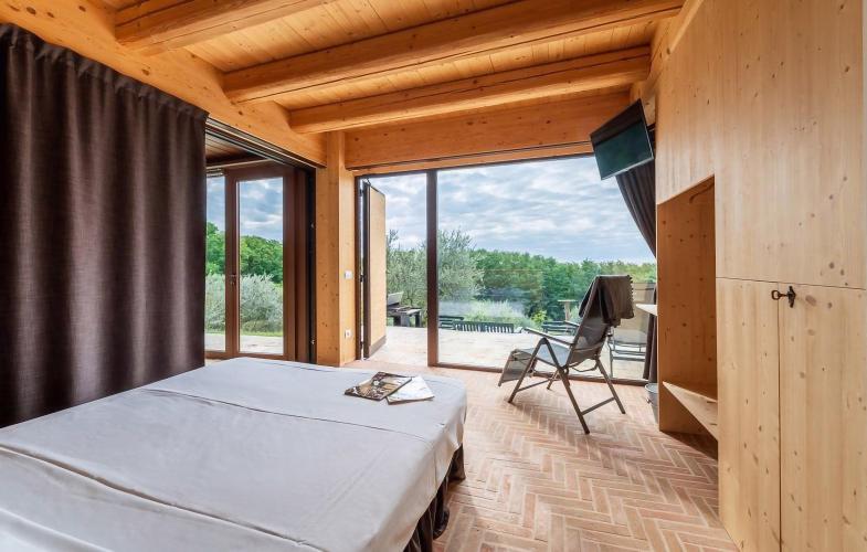 ivc332_bed_05-2048x1304-4096x2608