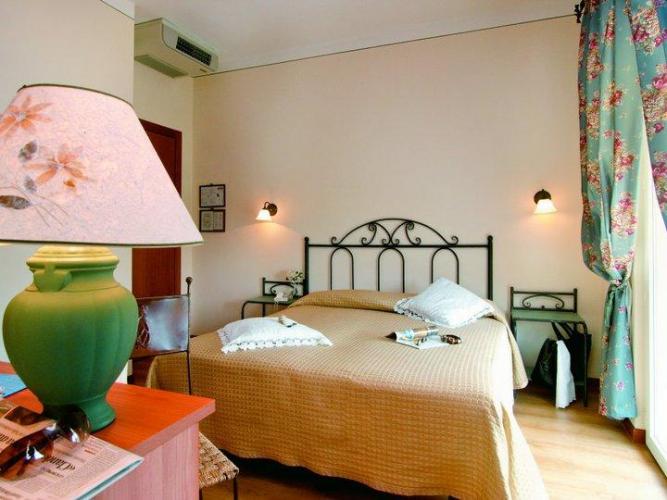 H.CAMINETTO camera 2p