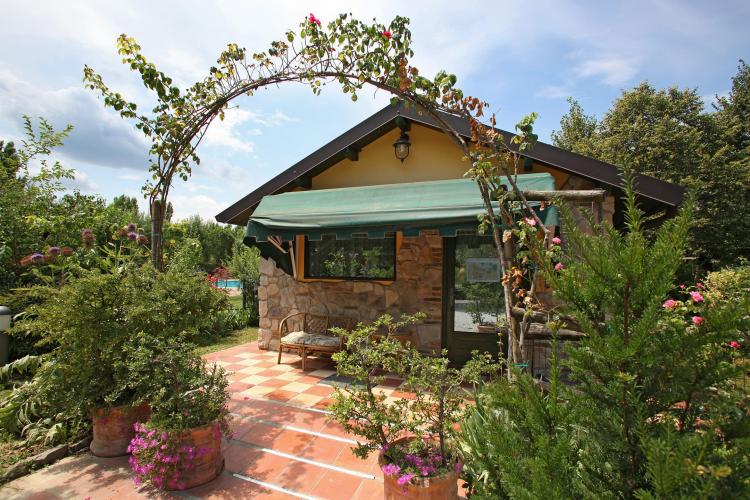 little_house_legno_camera_ingresso