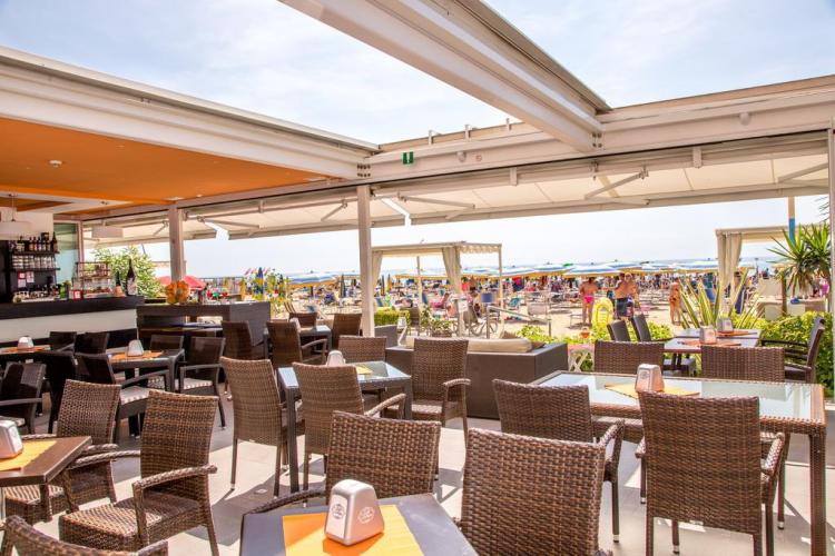 Villa Gioiosa terrazza bar.jpg