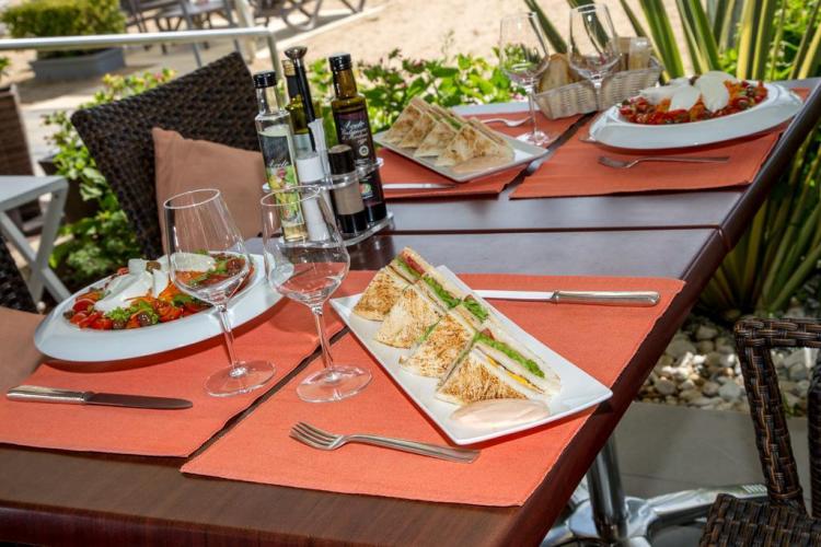 Villa Gioiosa terrazza ristorante 1.jpg