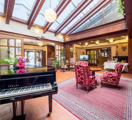 Bonotto Hotel Belvedere piano bar