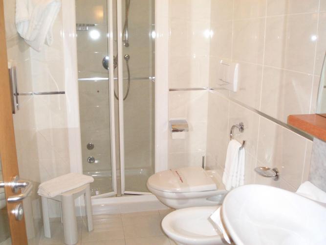 Hotel Ristorante La Casona bagno in camera_JPG