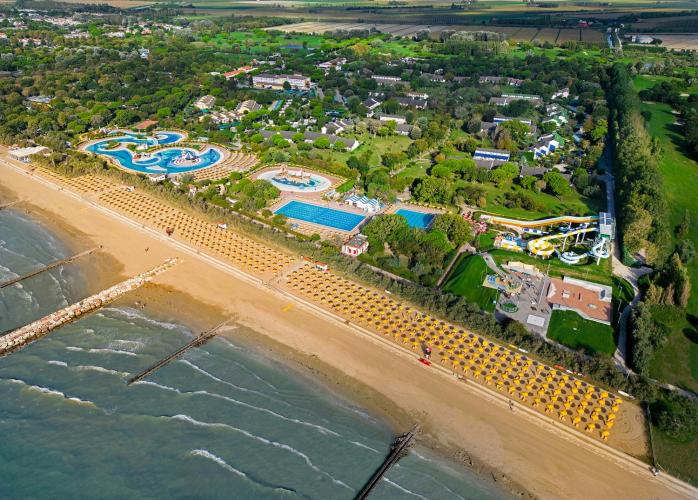 Il Centro Vacanze Pra delle Torri - vista da mare