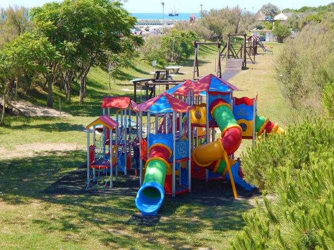 PARCO GIOCHI FRONTE MARE