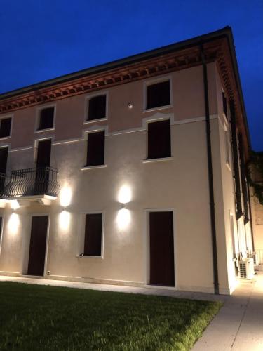 Facciata angolo sera