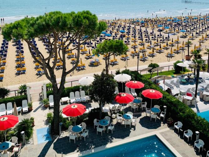 Enviable seafront location with direct access to the beach