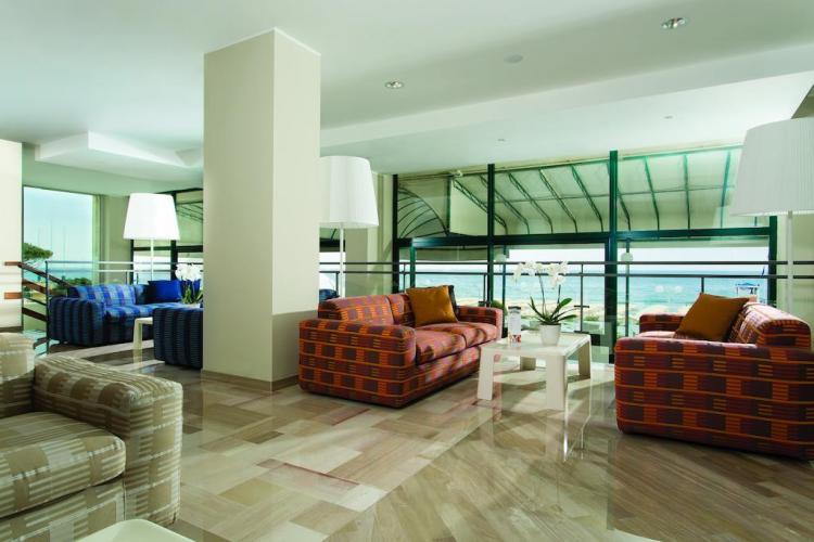 Las Vegas living.jpg