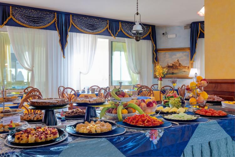 NAPOLEON-BREAKFAST-0921