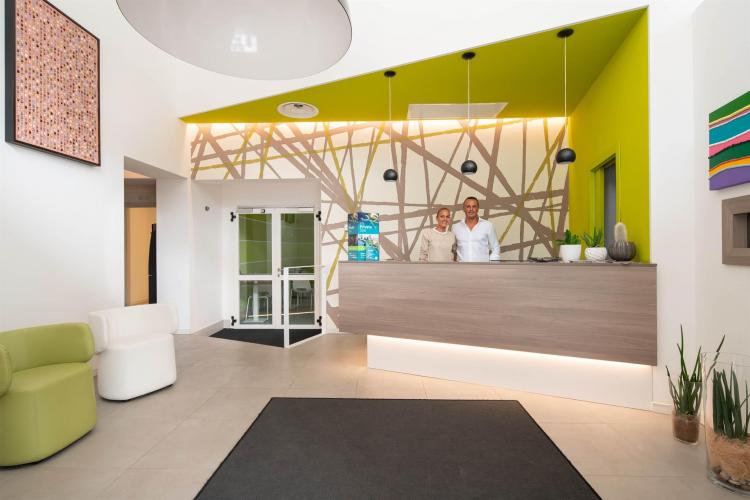 3-reception-iris hotel
