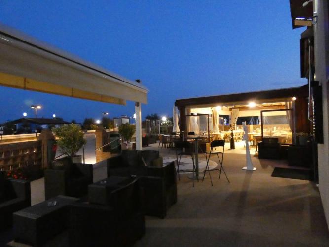 Albergo Ristorante Fiorella - Sala esterna sera