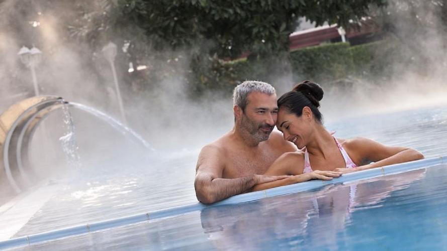 coppia-piscina-abano