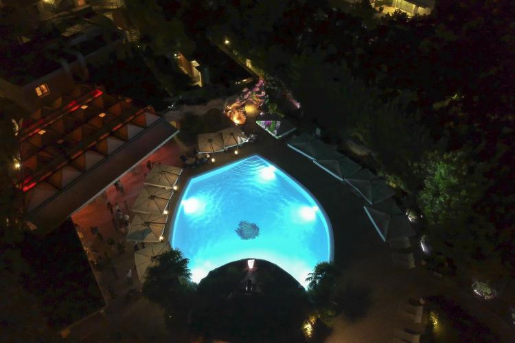 piscina grande esterna