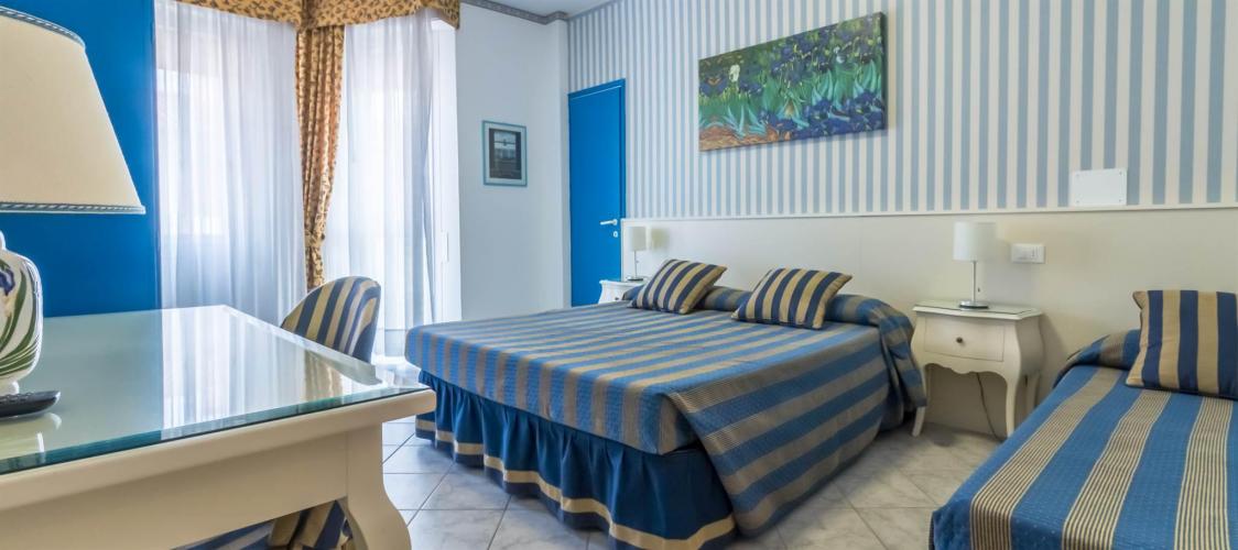 Family room SEE SIDE VIEW 5