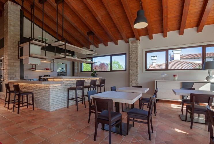 Salone_verso_bancone