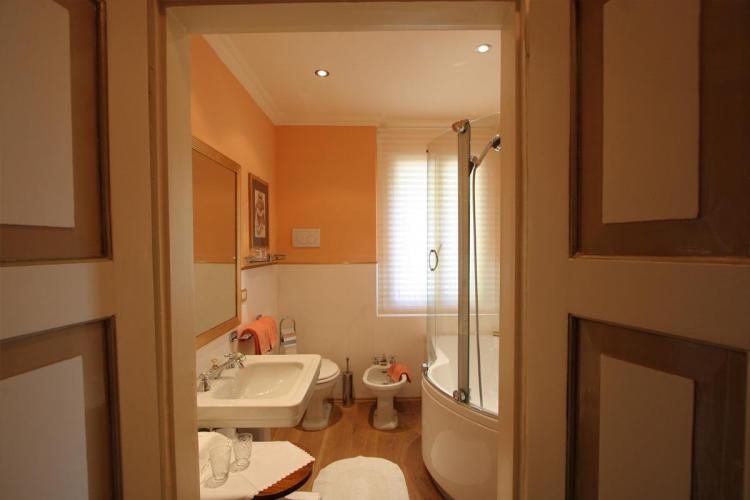 Camera rossa - bagno