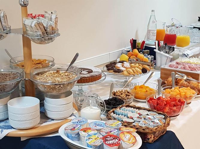 foto buffet sala colazioni