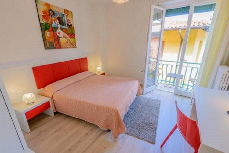 Double or Twin Room with balcony with a glimpse of the port