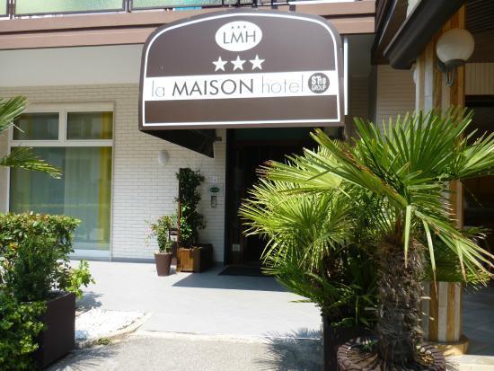 La Maison Hotel ingresso.jpg