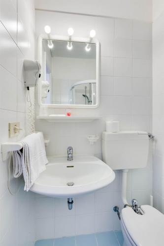 IMG_0050-stanza-118-matrimoniale-base-economy-1-pi