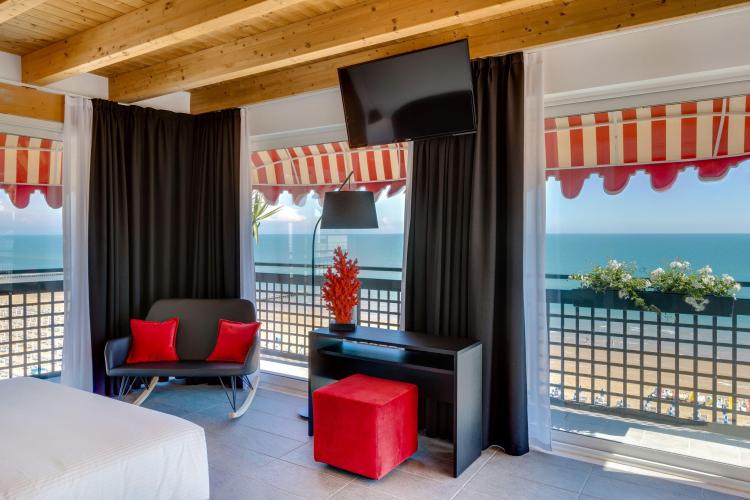 IMG_0035-stanza-506-suite-fronte-mare-5-piano - Re