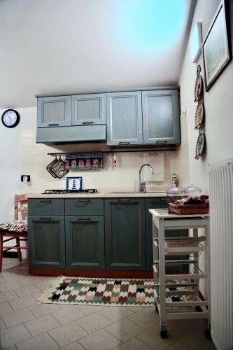 Little blue apartment - cucina