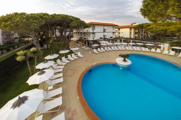 Elite veduta con piscina