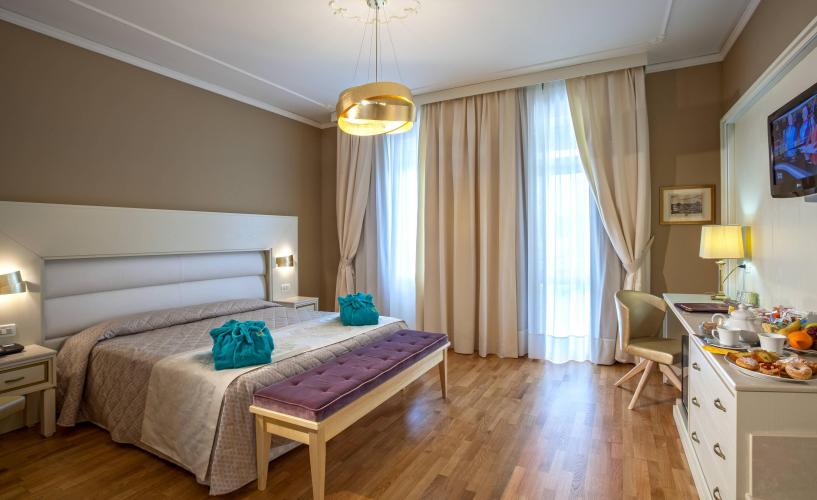 Camera superior lato strada 4